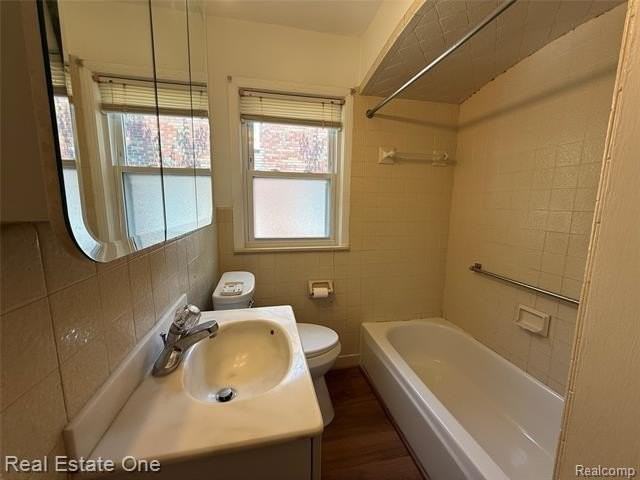 1746 N Denwood St - Photo 7 of 17