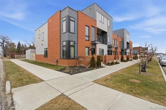 2744 Harrison St - Photo 3 of 16