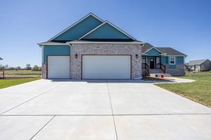 featured image of 459 Stoney Creek St #1