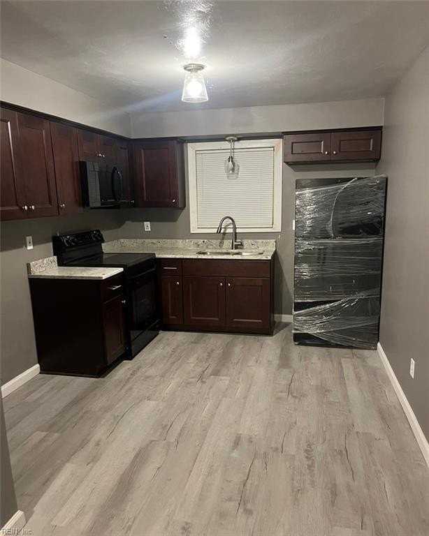 1712 Bainbridge Blvd #4 - Photo 3 of 6