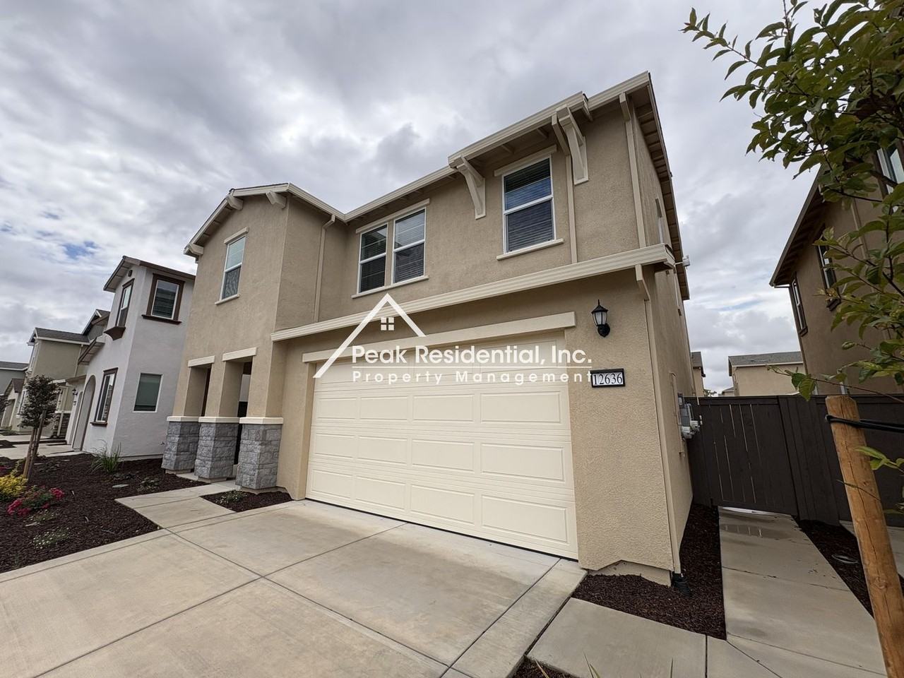 12636 Hereford Ave - Photo 2 of 32