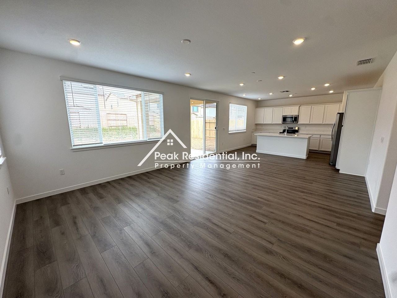 12636 Hereford Ave - Photo 5 of 32