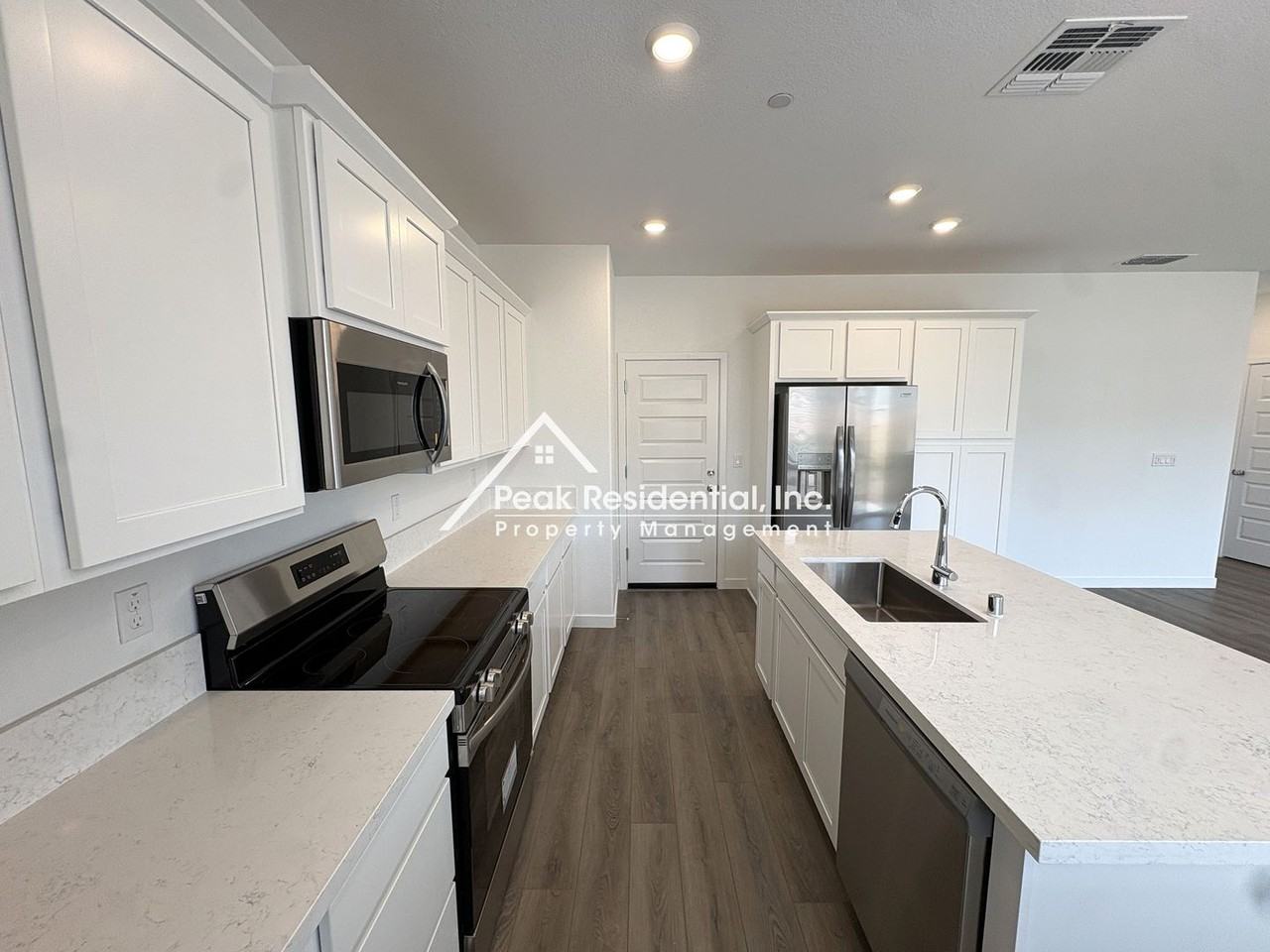 12636 Hereford Ave - Photo 7 of 32