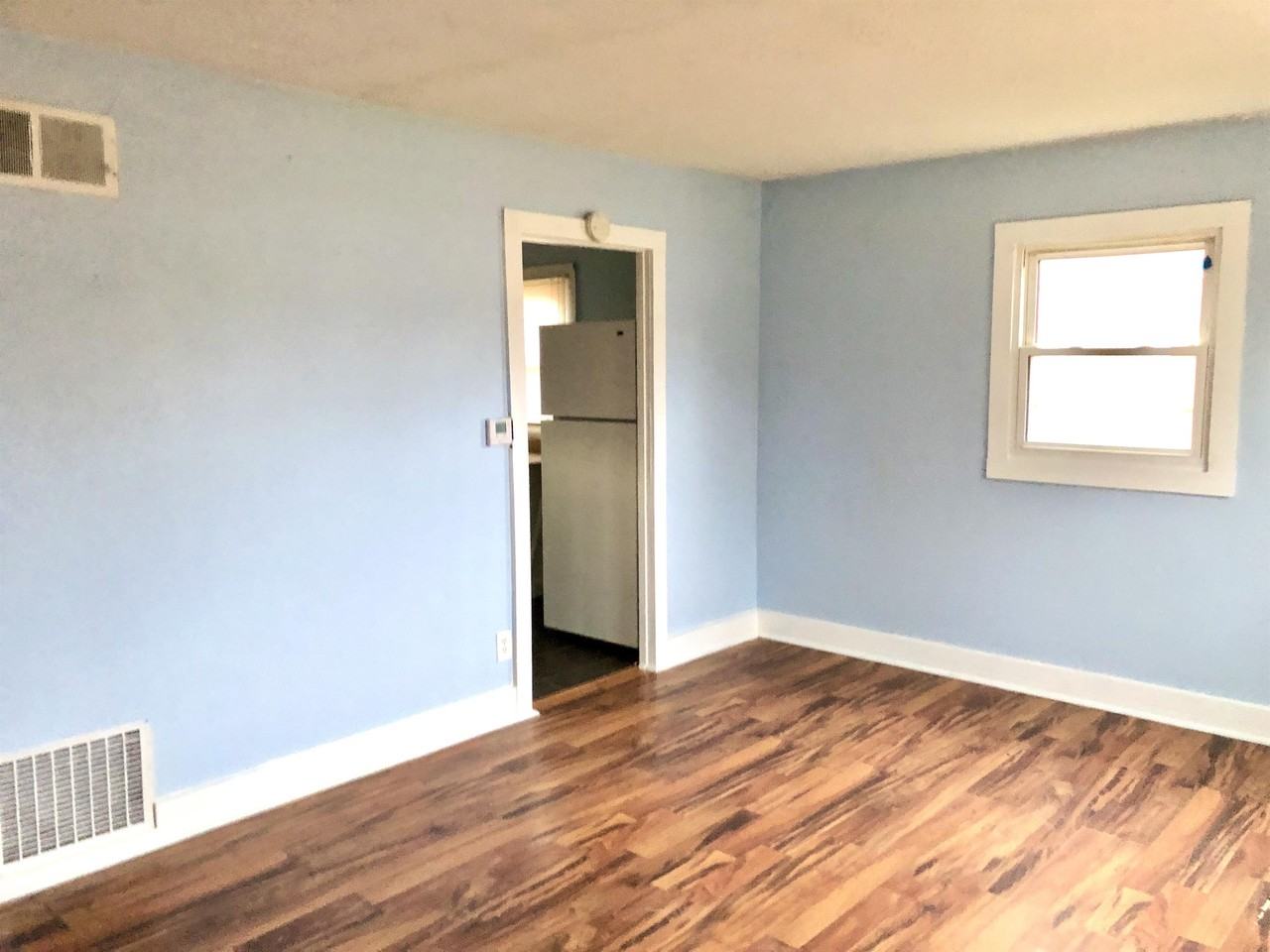 924 N Sunset Ave #SFH - Photo 3 of 8