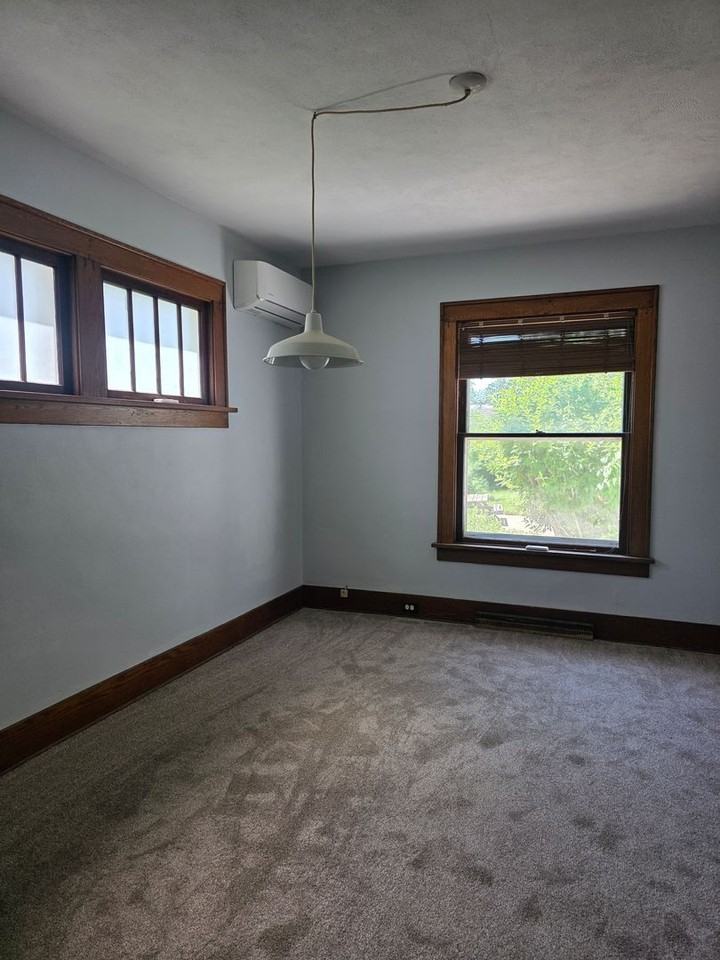 315 N Summit St - Photo 6 of 25