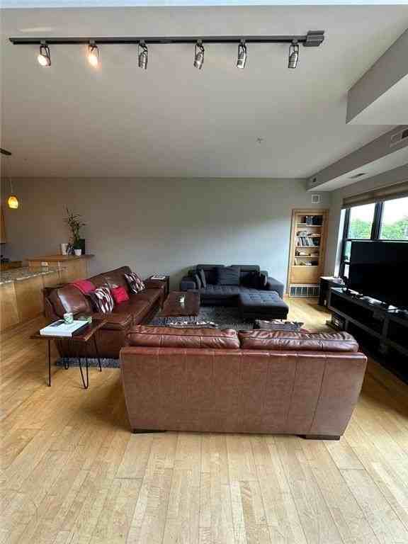 9 W Franklin Ave #306 - Photo 6 of 28