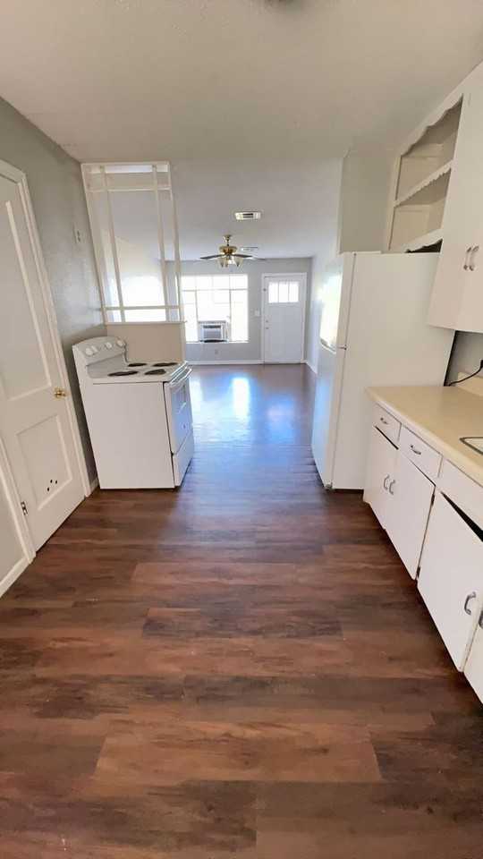 1322 W Rupe Ave - Photo 2 of 7