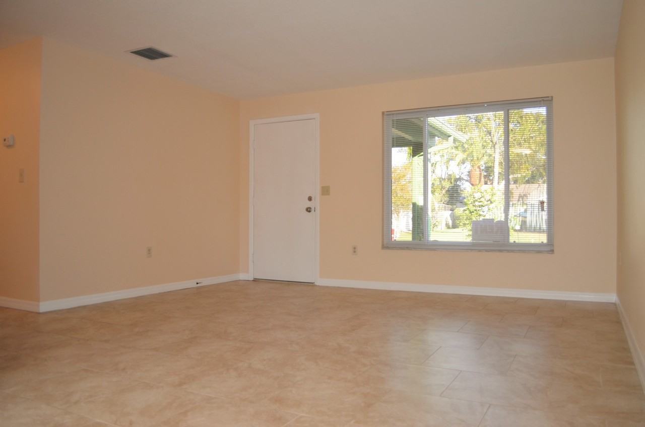 7442 Como Dr - Photo 3 of 22