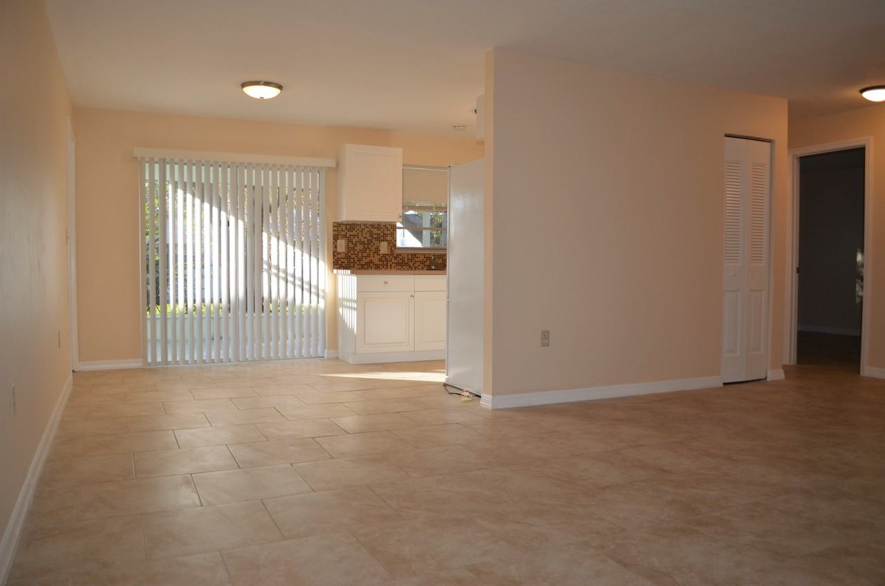 7442 Como Dr - Photo 4 of 22