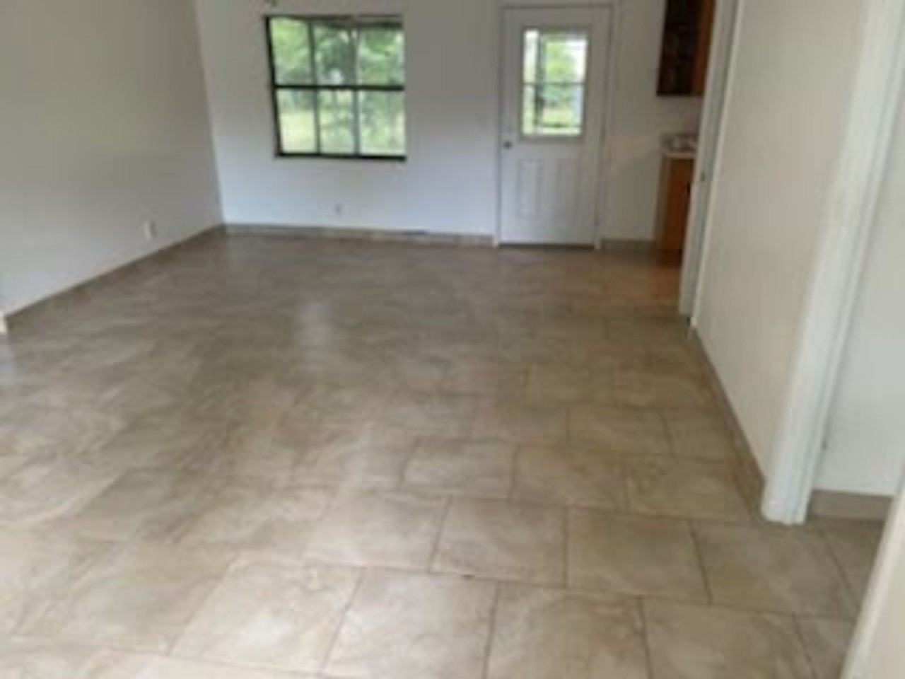 2685 Ne 44th St - Photo 3 of 10