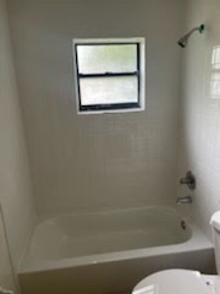 2685 Ne 44th St - Photo 6 of 10