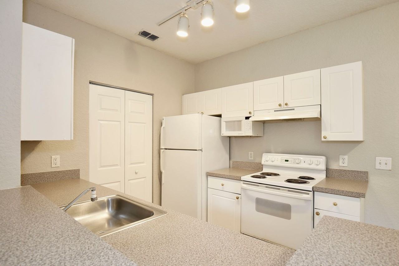 822 Grand Regency Pointe #103 - Photo 5 of 24