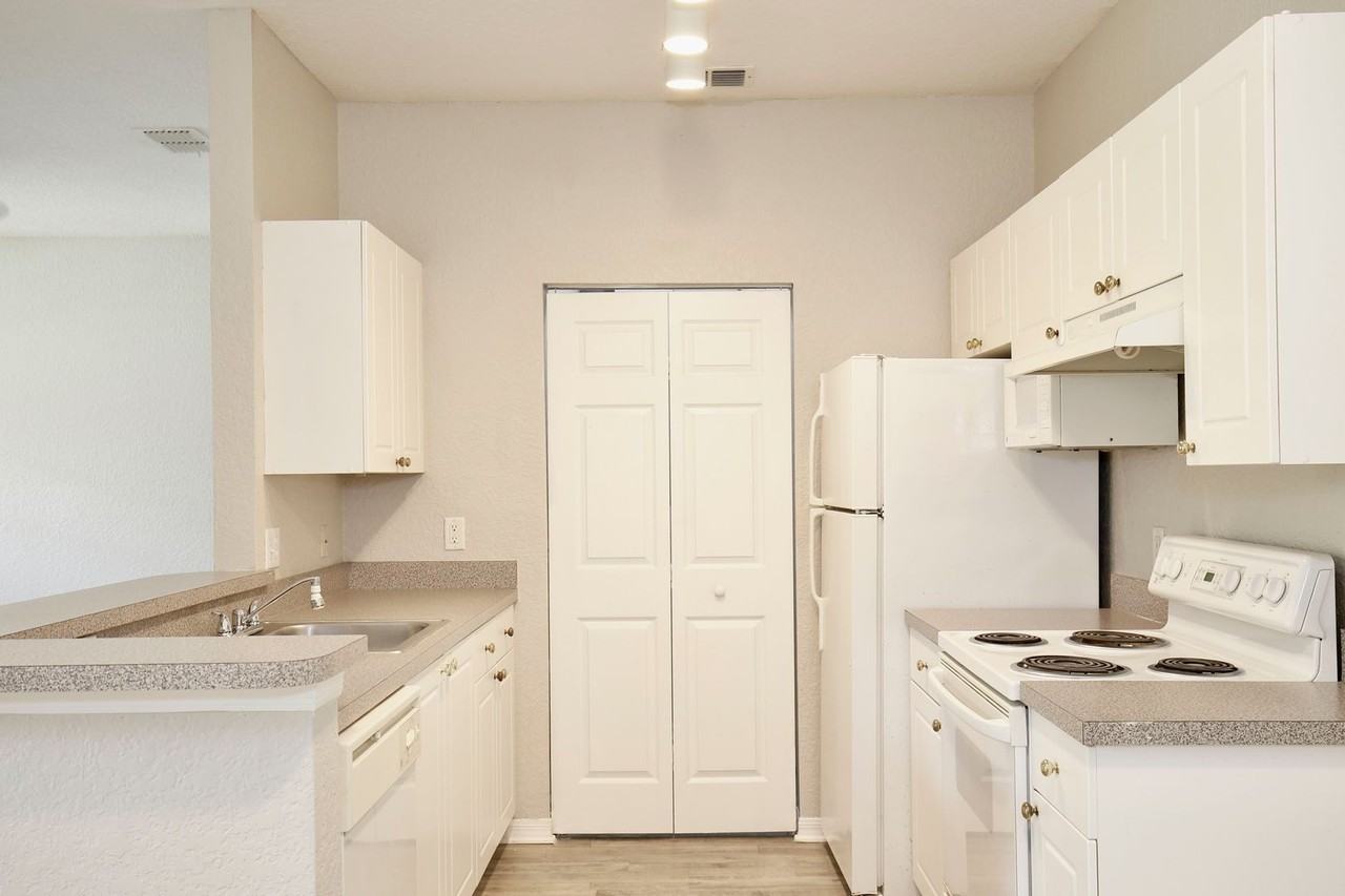 822 Grand Regency Pointe #103 - Photo 6 of 24