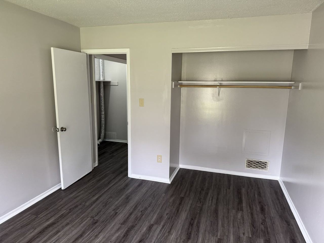 109 Twin Wood Dr - Photo 5 of 6