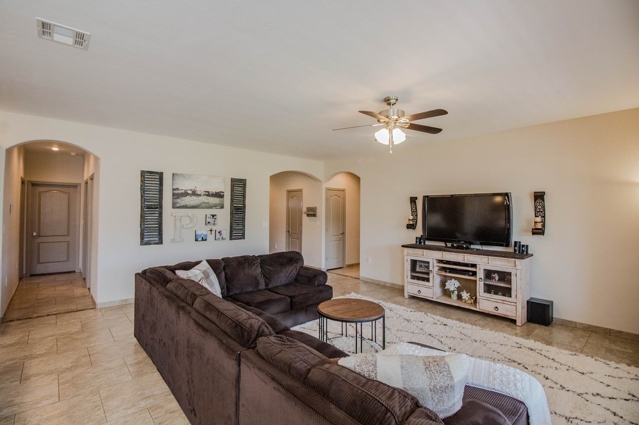 1155 Santiago St - Photo 3 of 32
