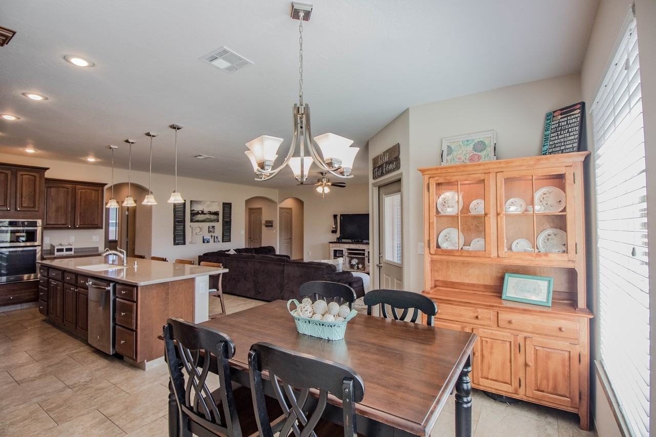 1155 Santiago St - Photo 4 of 32