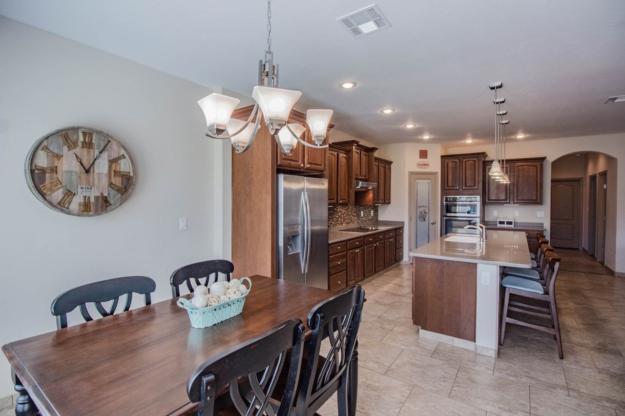 1155 Santiago St - Photo 6 of 32