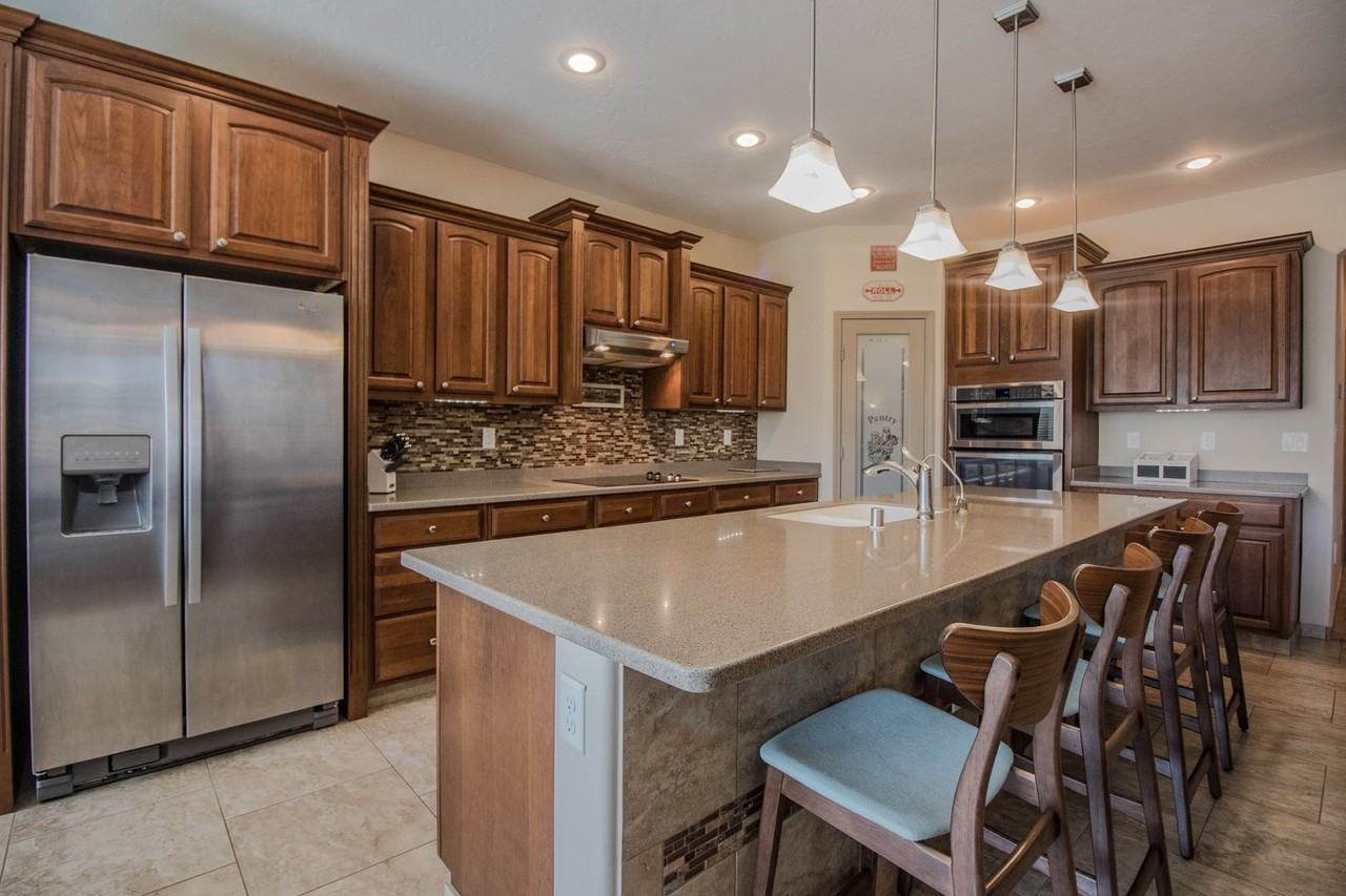 1155 Santiago St - Photo 7 of 32