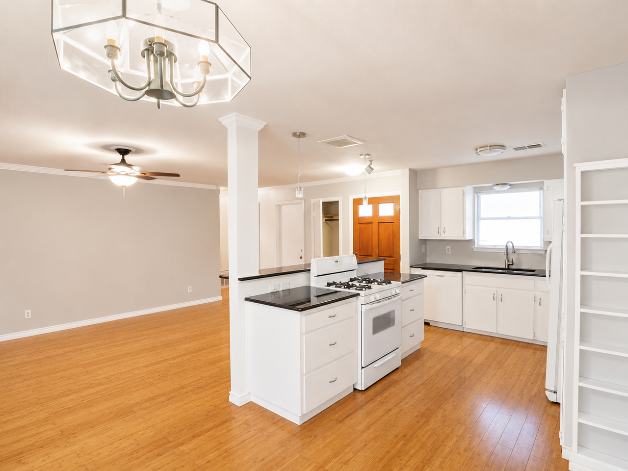 5201 Hedgewood Dr - Photo 2 of 15