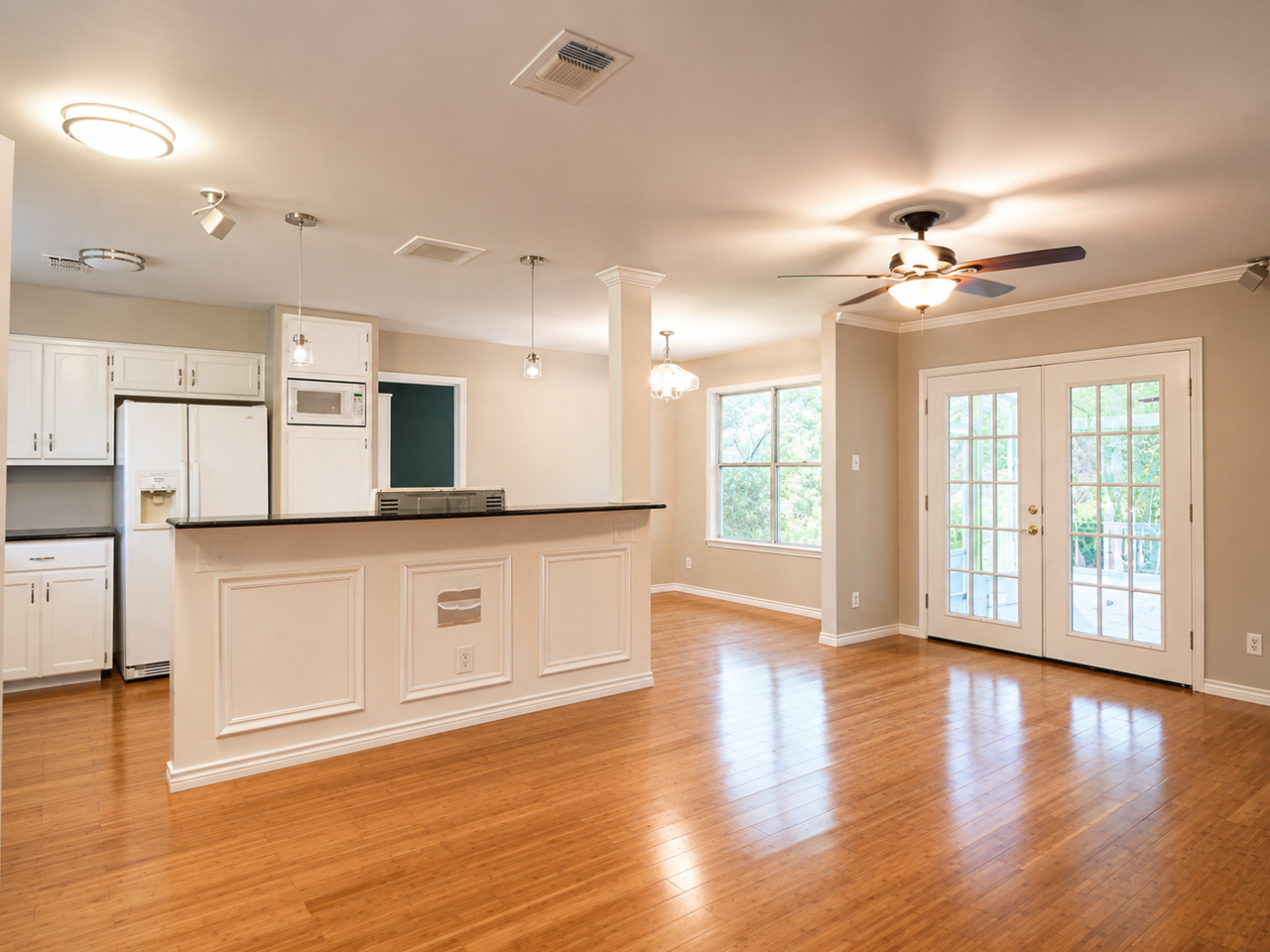 5201 Hedgewood Dr - Photo 3 of 15