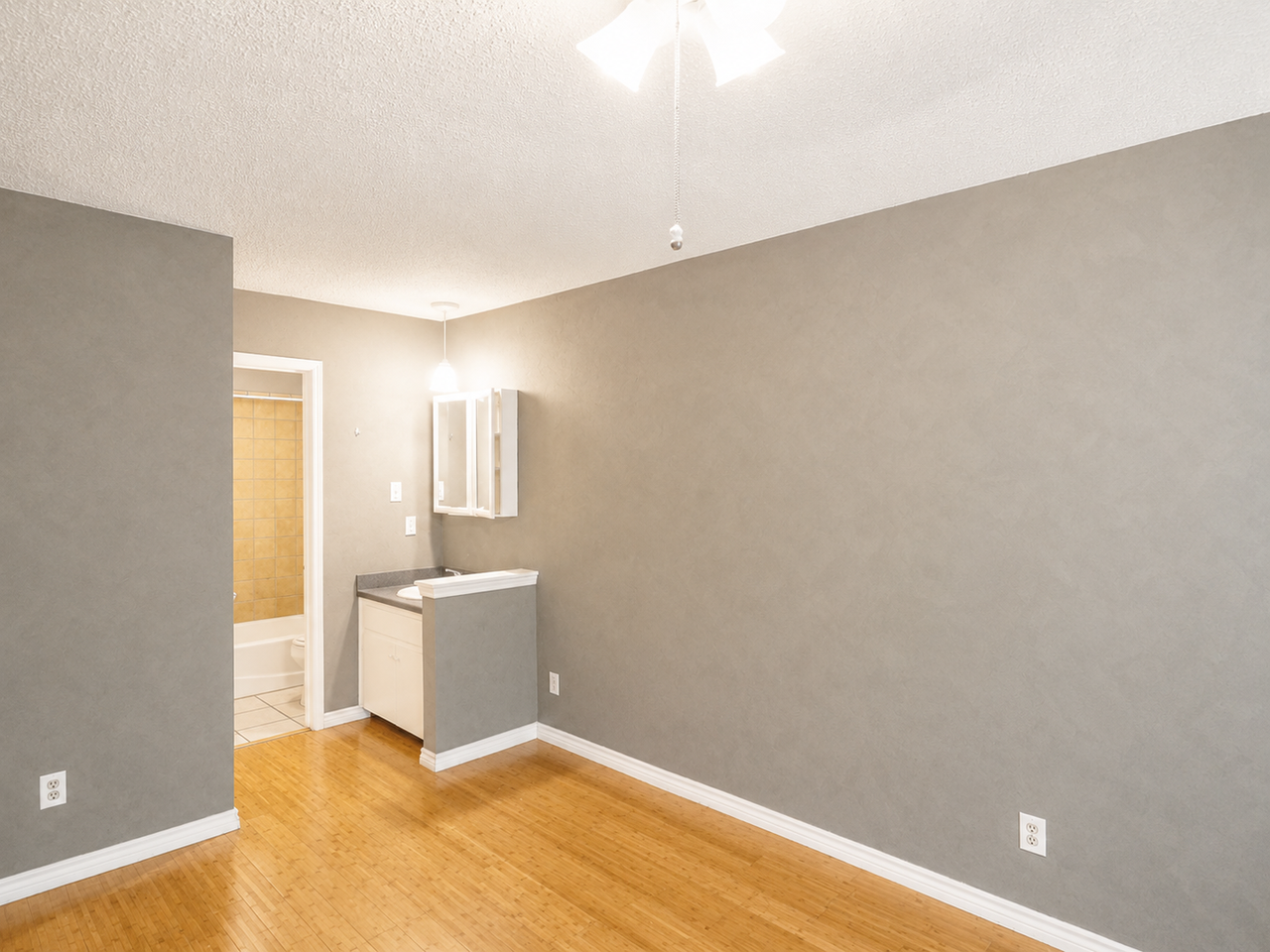 5201 Hedgewood Dr - Photo 5 of 15