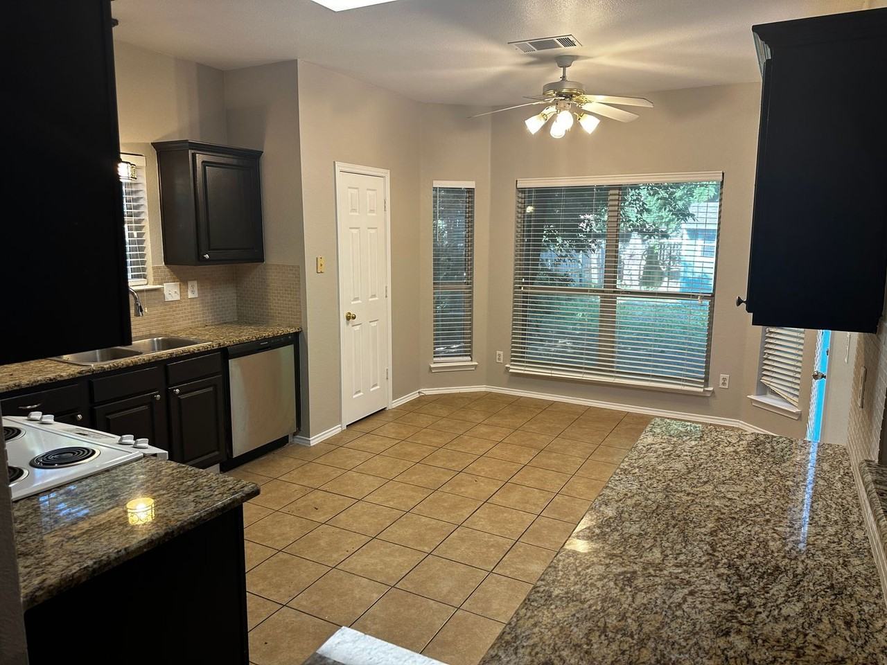 1809 Estates Dr - Photo 6 of 25