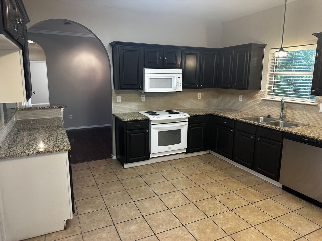 1809 Estates Dr - Photo 7 of 25