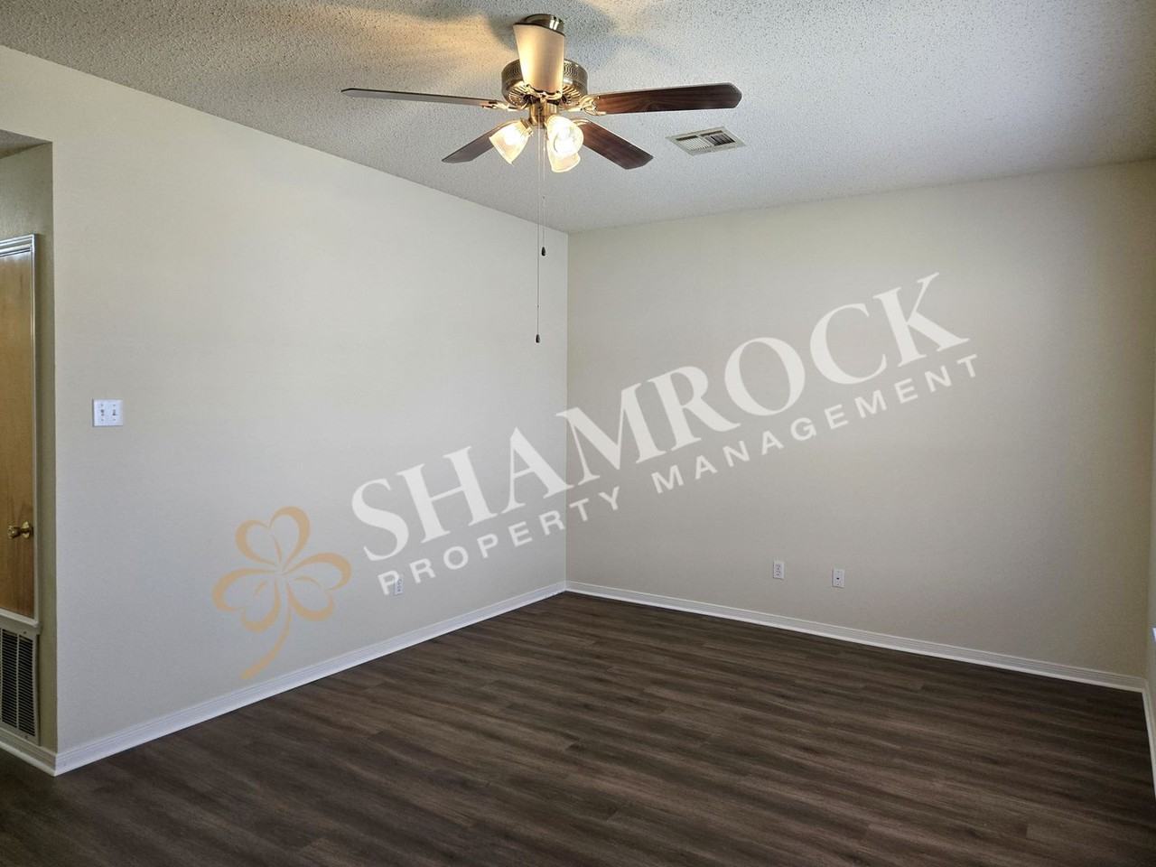 1713 Breezy Dr - Photo 4 of 10