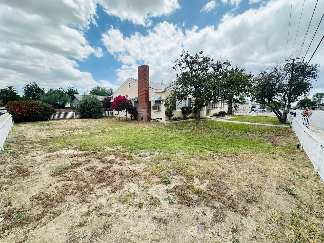 503 W Lugonia Ave - Photo 4 of 30