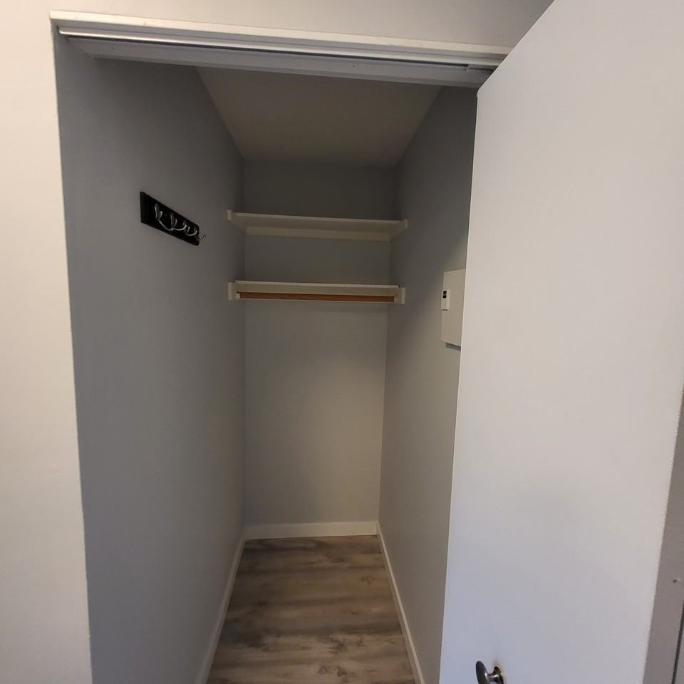 912 Selkirk Ave #408 - Photo 2 of 11