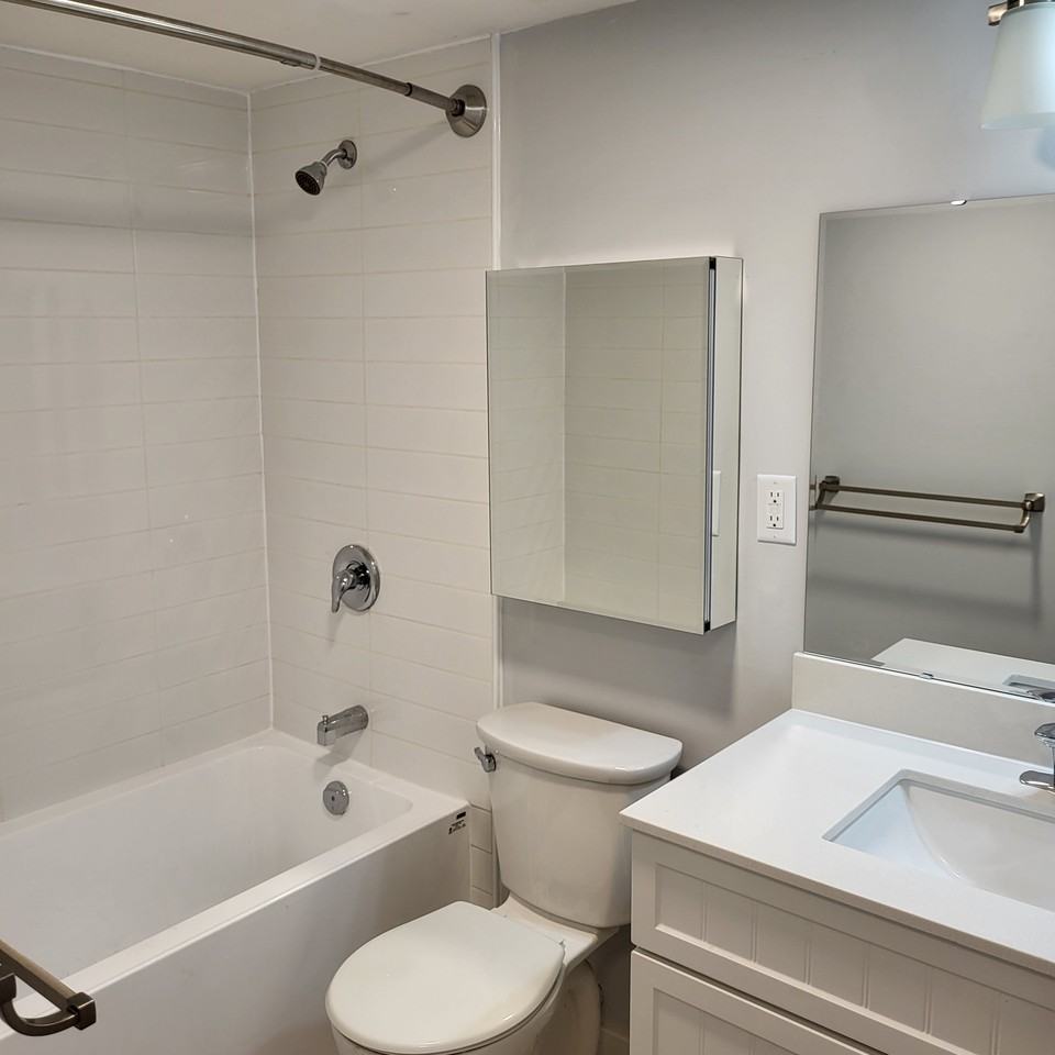 912 Selkirk Ave #408 - Photo 4 of 11