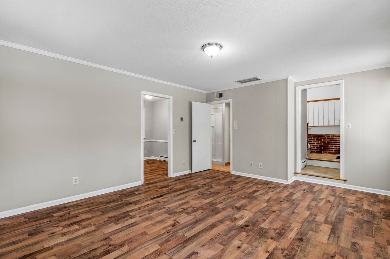 2309 Bridgette Blvd - Photo 4 of 37