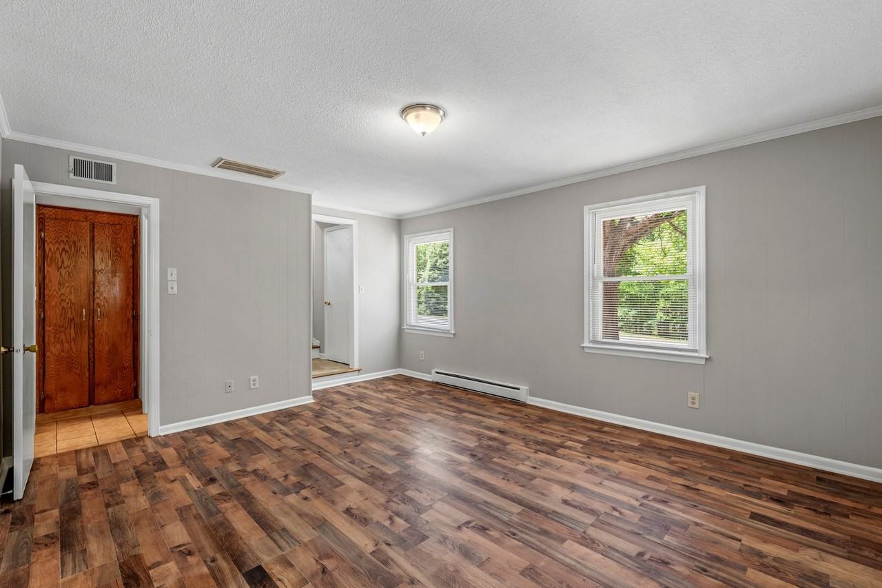 2309 Bridgette Blvd - Photo 5 of 37