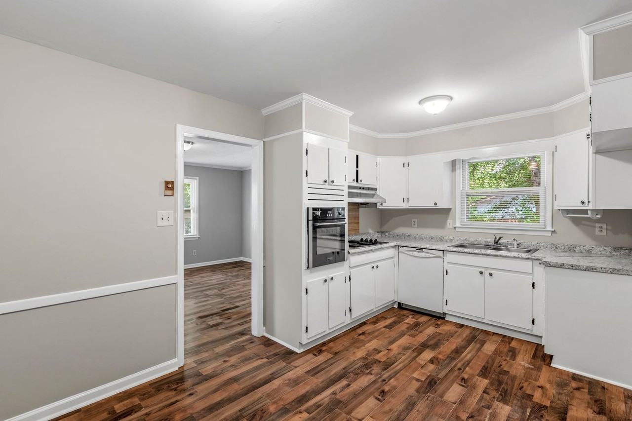 2309 Bridgette Blvd - Photo 7 of 37