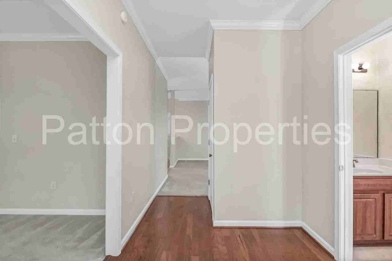 429 S Pickens St - Photo 4 of 33