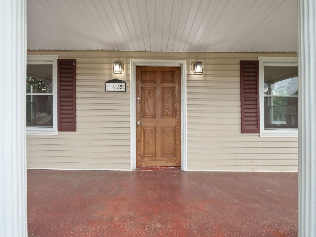 1625 Padbury Ave Se - Photo 2 of 39