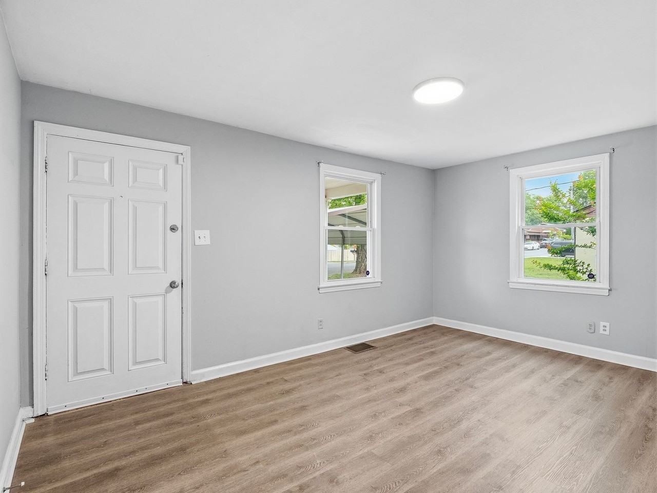 1625 Padbury Ave Se - Photo 5 of 39
