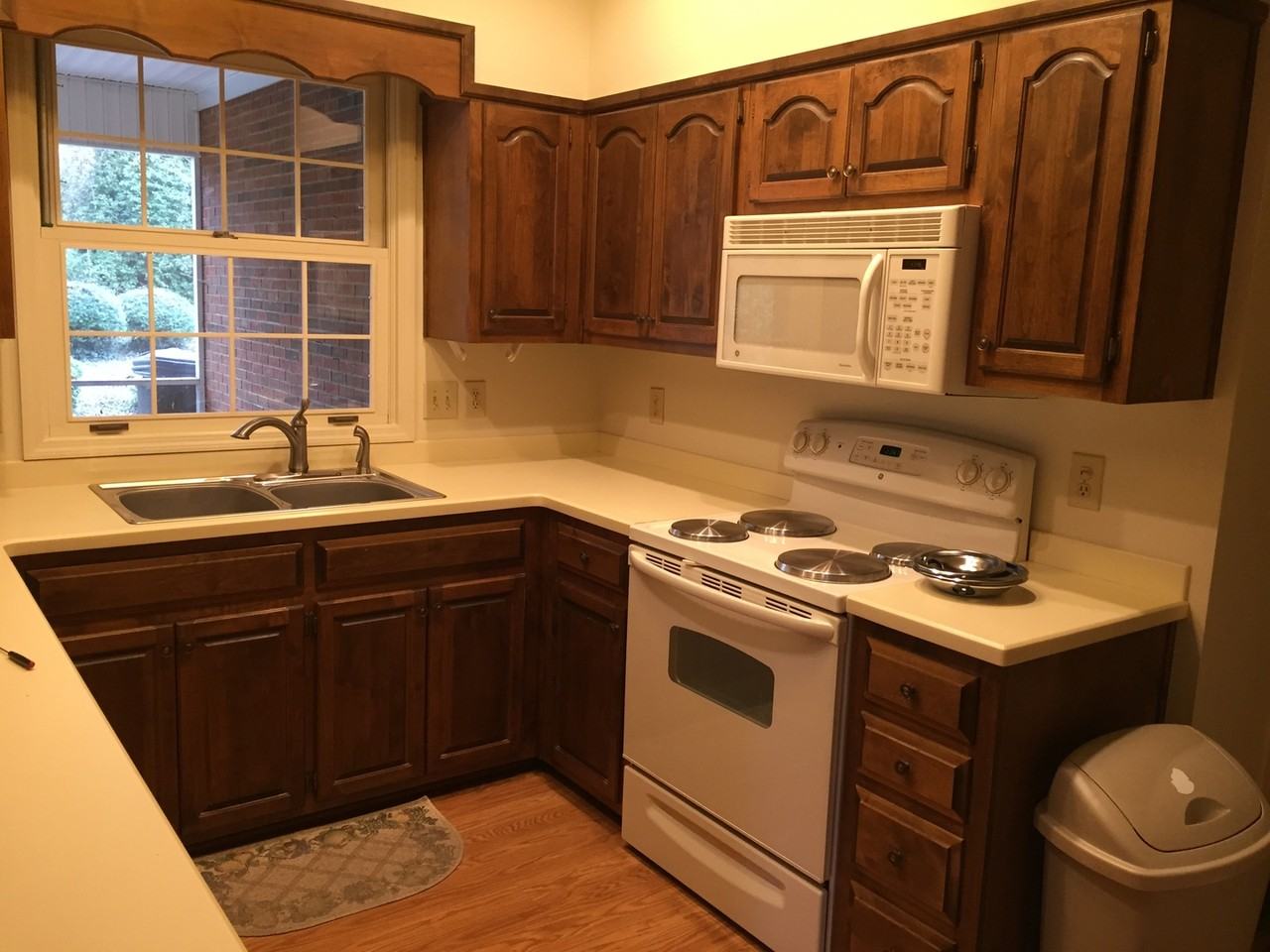 1180 E University Dr - Photo 4 of 11