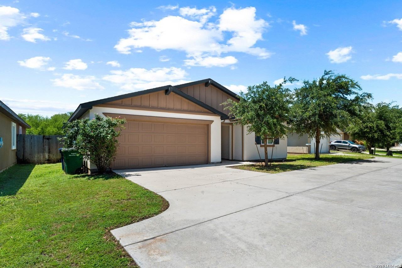 10110 Relic Oaks - Photo 2 of 24