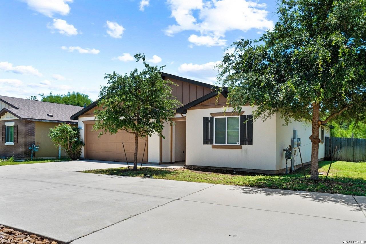 10110 Relic Oaks - Photo 3 of 24