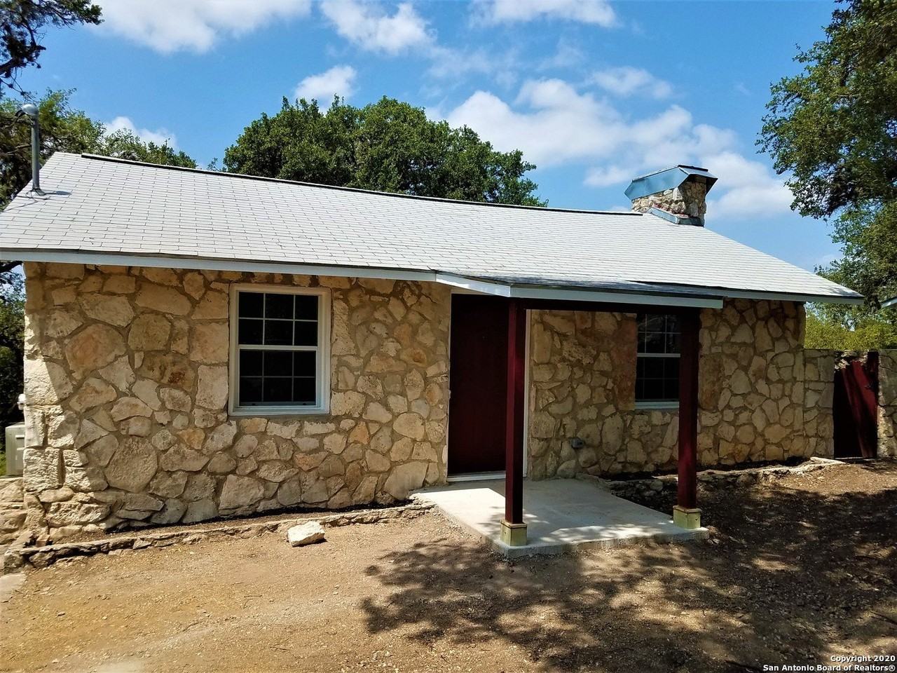 17803 Hilltop Dr - Photo 4 of 24