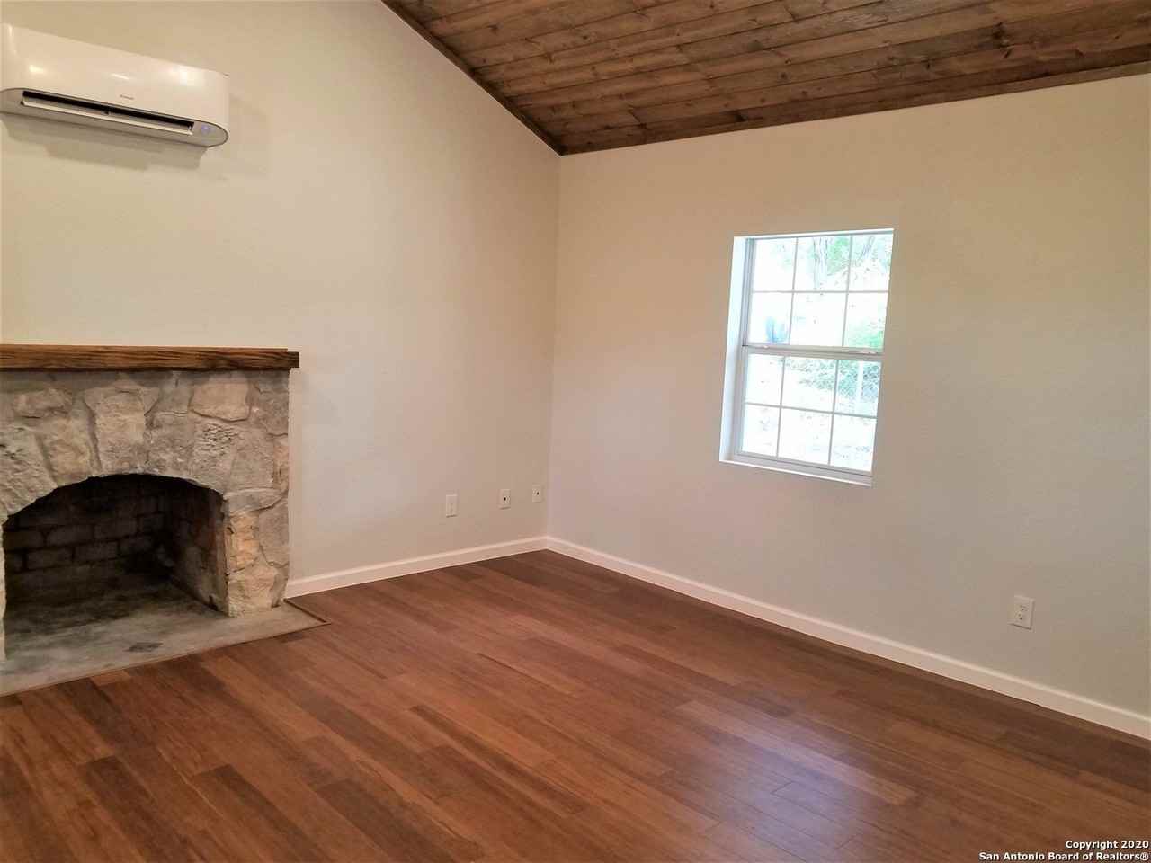 17803 Hilltop Dr - Photo 5 of 24