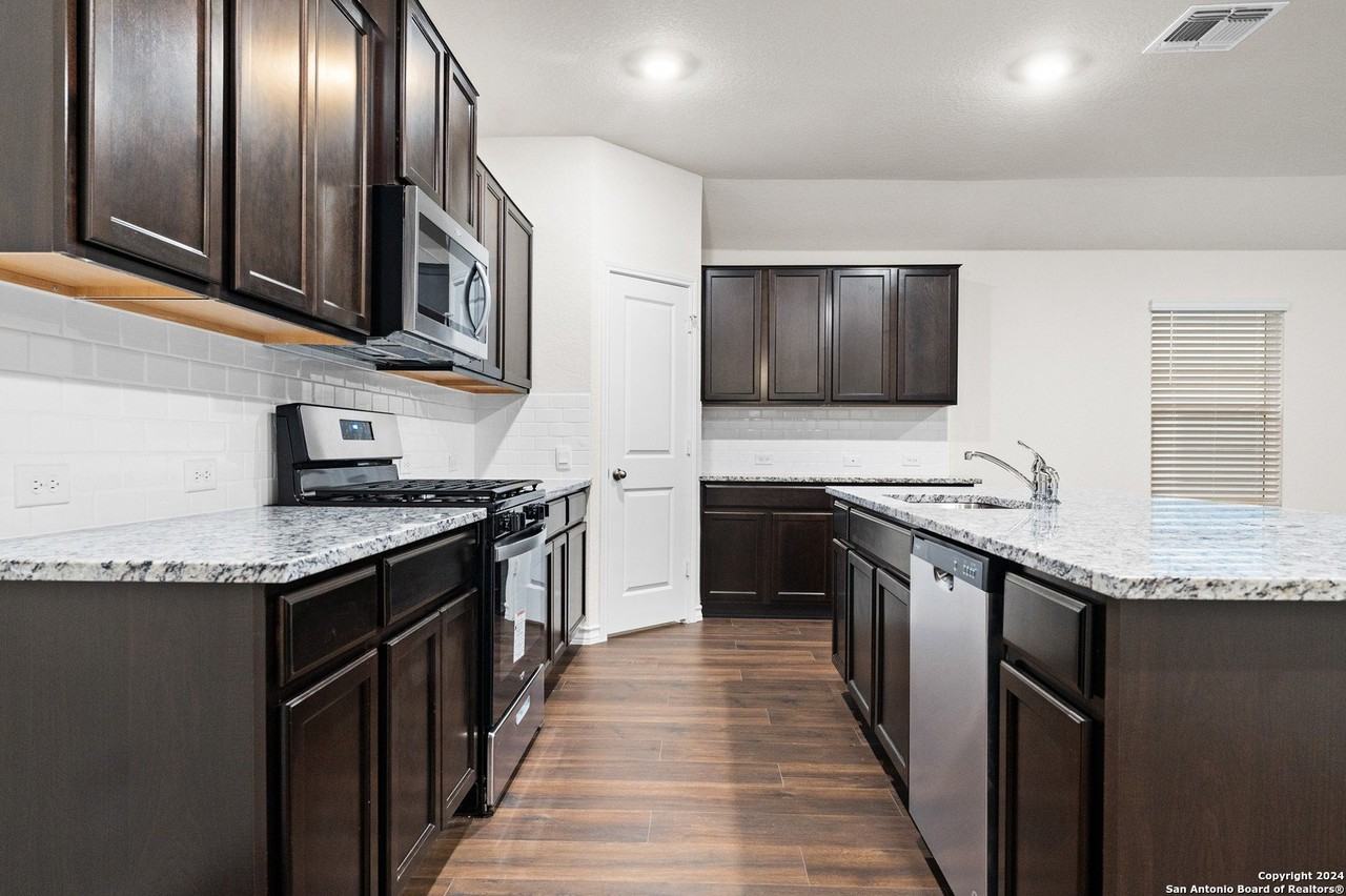 4850 Paluxy Trl - Photo 6 of 30