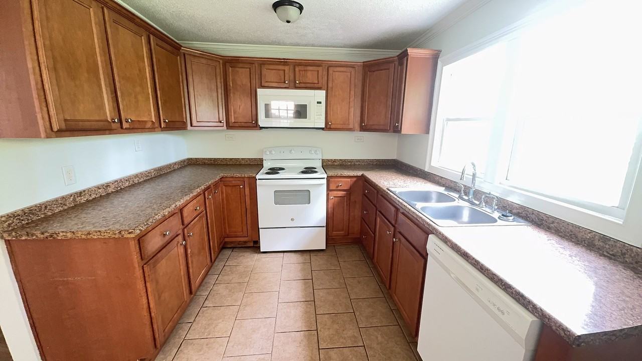 808 S 10th St - Photo 3 of 14