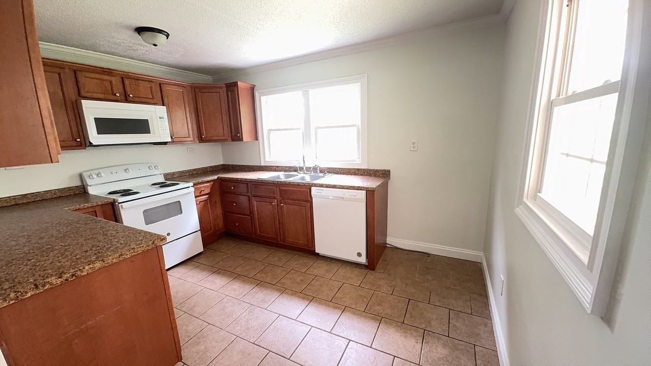 808 S 10th St - Photo 4 of 14