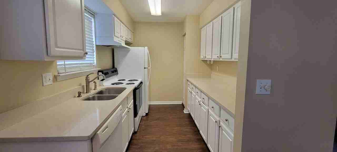 3402 Nw 25th Ter - Photo 2 of 40