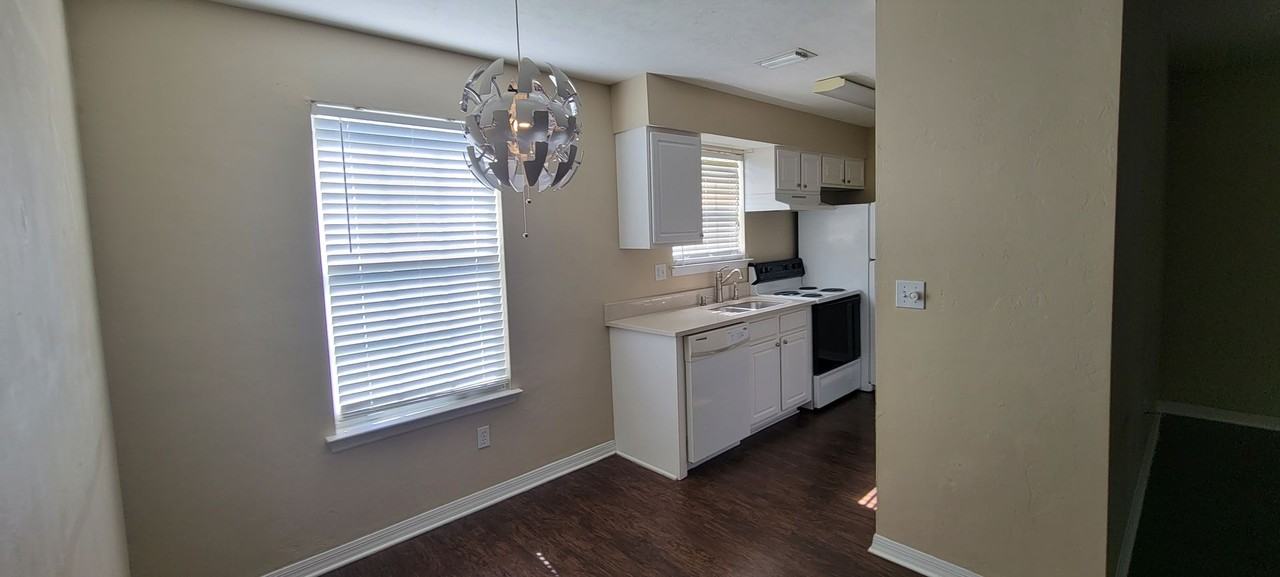 3402 Nw 25th Ter - Photo 3 of 40