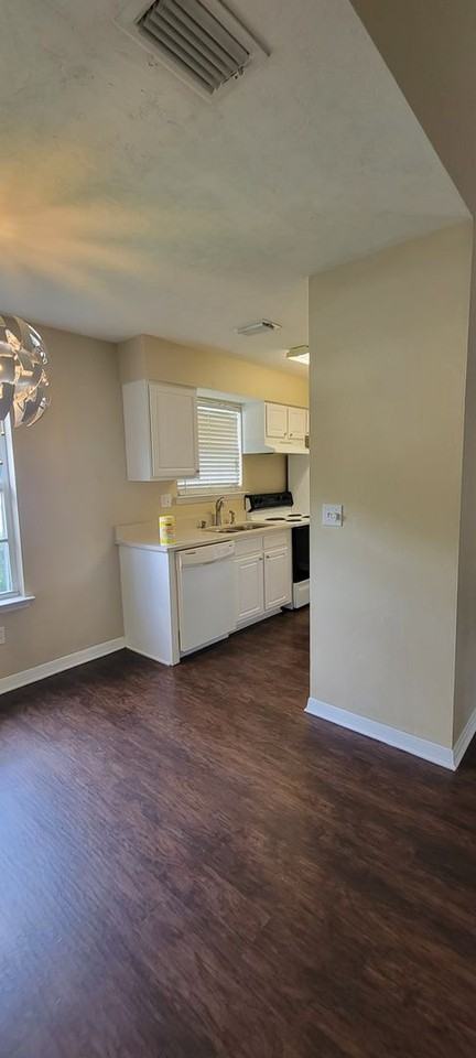 3402 Nw 25th Ter - Photo 4 of 40