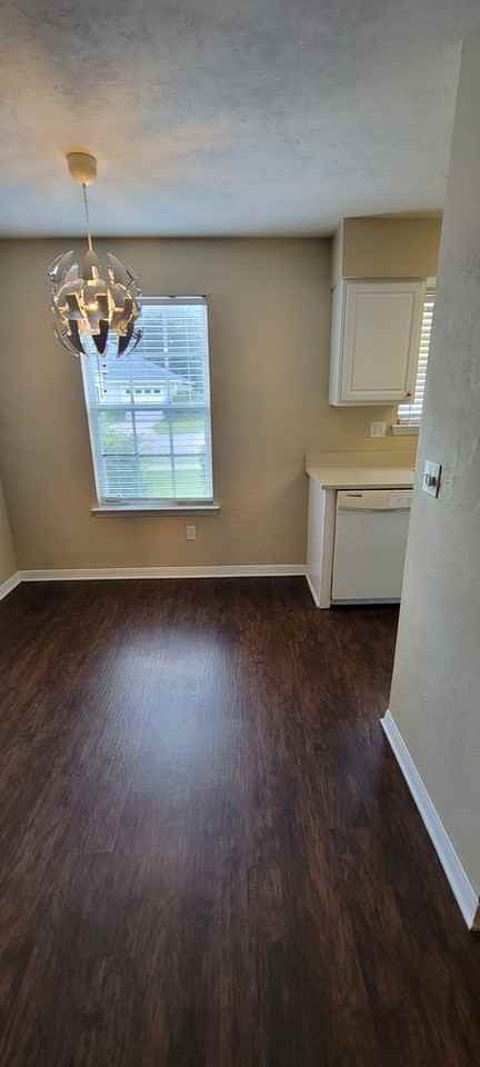 3402 Nw 25th Ter - Photo 7 of 40