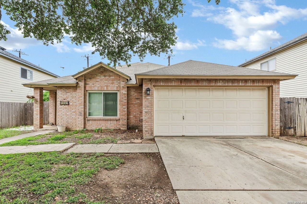 7927 Hilltop Crst - Photo 2 of 31